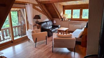 TV, fireplace, stereo