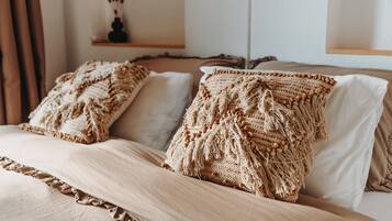 2 bedrooms, iron/ironing board, free WiFi, bed sheets