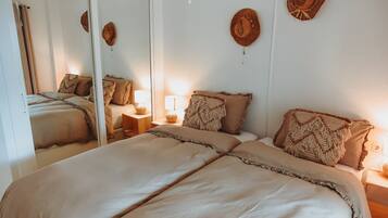 2 bedrooms, iron/ironing board, free WiFi, bed sheets