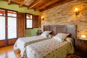 2 slaapkamers, een strijkplank/strijkijzer, gratis wifi, beddengoed