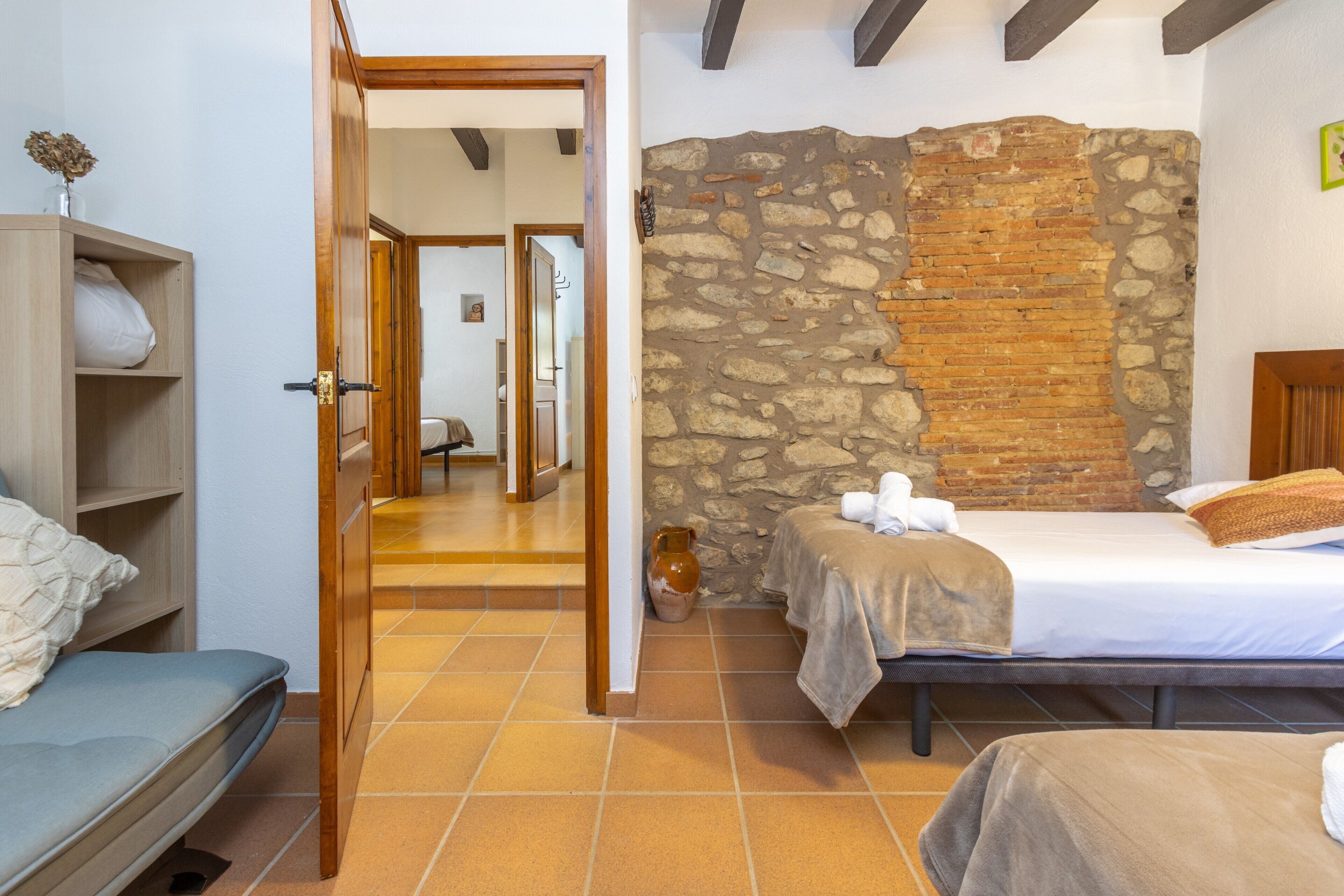 6 bedrooms, iron/ironing board, free WiFi, bed sheets