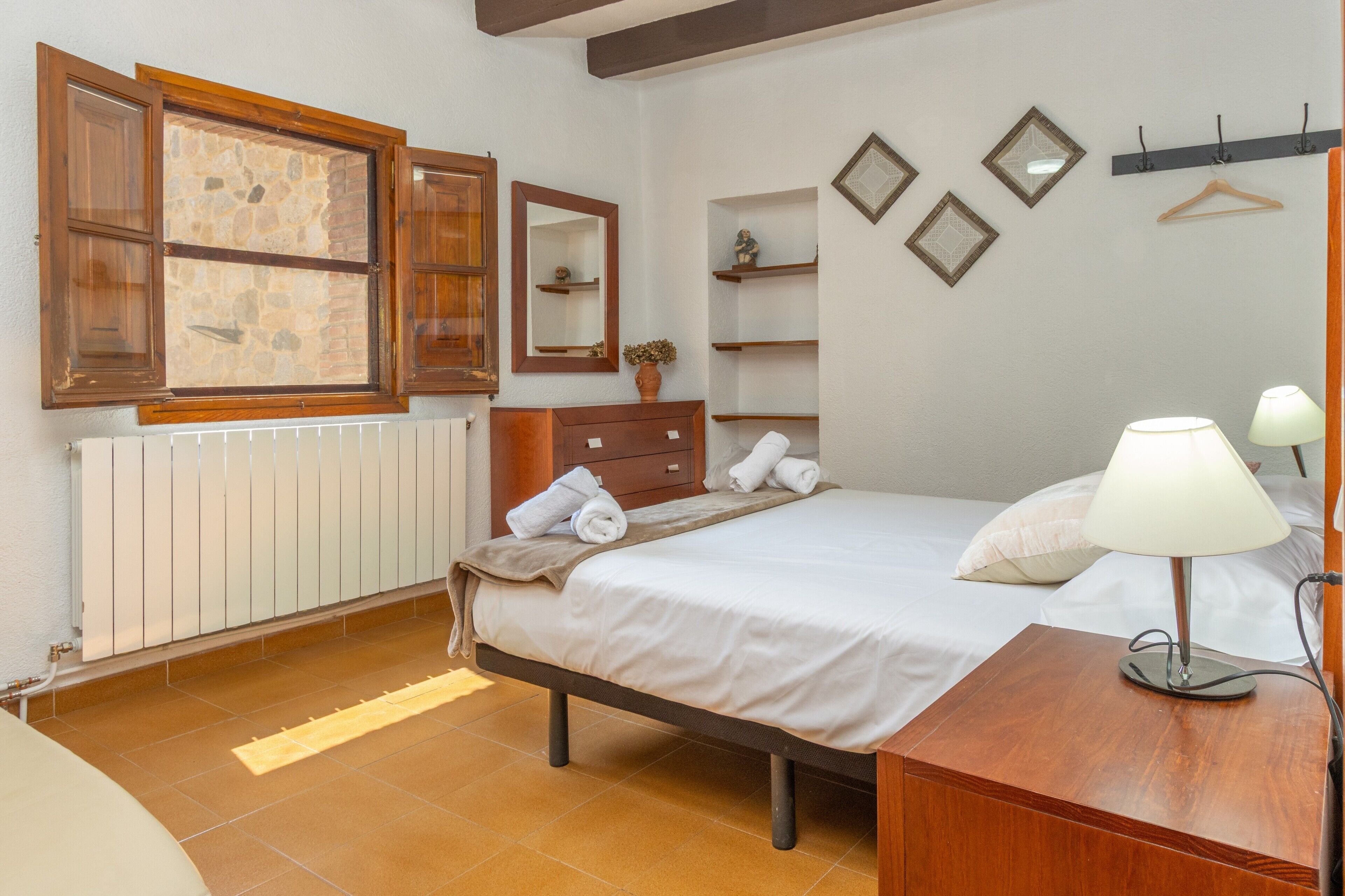 6 bedrooms, iron/ironing board, free WiFi, bed sheets