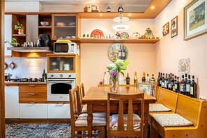 Dining - Apartment 'Re 1' with Balcony, Wi-Fi and Air Conditioning (Trento)