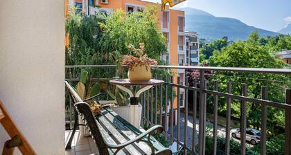 Appartement 'Re 1' avec balcon, Wi-Fi et climatisation