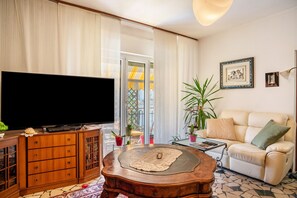 TV, DVD player, stereo - Apartment 'Re 1' with Balcony, Wi-Fi and Air Conditioning (Trento)