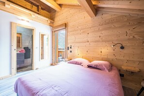 3 bedrooms, iron/ironing board, free WiFi, bed sheets - Apartment 'Le Crey Rond' with Mountain View, Private Terrace and Wi-Fi (Valloire)