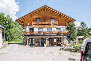 Exterior - Apartment "Le Galibier" with Mountain View, Balcony and Wi-Fi (Valloire)