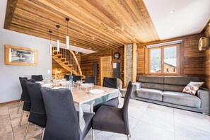 Dining - Apartment "Le Galibier" with Mountain View, Balcony and Wi-Fi (Valloire)
