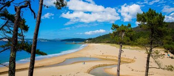 Holiday Home 'Muxia' with Mountain Views, Private Terrace and Wi-Fi