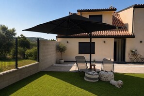 Outdoor dining - Holiday Home 'Muxia' with Mountain Views, Private Terrace and Wi-Fi (Unknown)