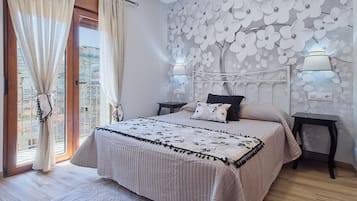 3 bedrooms, bed sheets