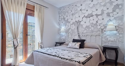Holiday Home 'Alcobilla Lake' with Mountain View, Shared Garden and Balcony