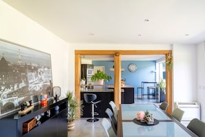 Dining - Chambre d’hôtes Chêne with Air Conditioning – Serenity, Nature and Well-being in Gascony (Mauléon-d'Armagnac)