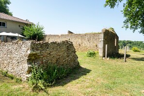 Property grounds - Chambre d’hôtes Chêne with Air Conditioning – Serenity, Nature and Well-being in Gascony (Mauléon-d'Armagnac)