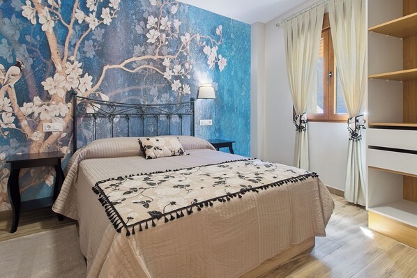 3 bedrooms, bed sheets