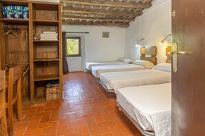 7 Schlafzimmer, Bügeleisen/Bügelbrett, kostenloses WLAN, Bettwäsche