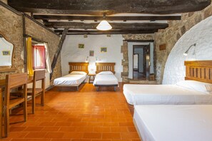 7 室のベッドルーム、アイロン / アイロン台、WiFi (無料)、ベッドシーツ