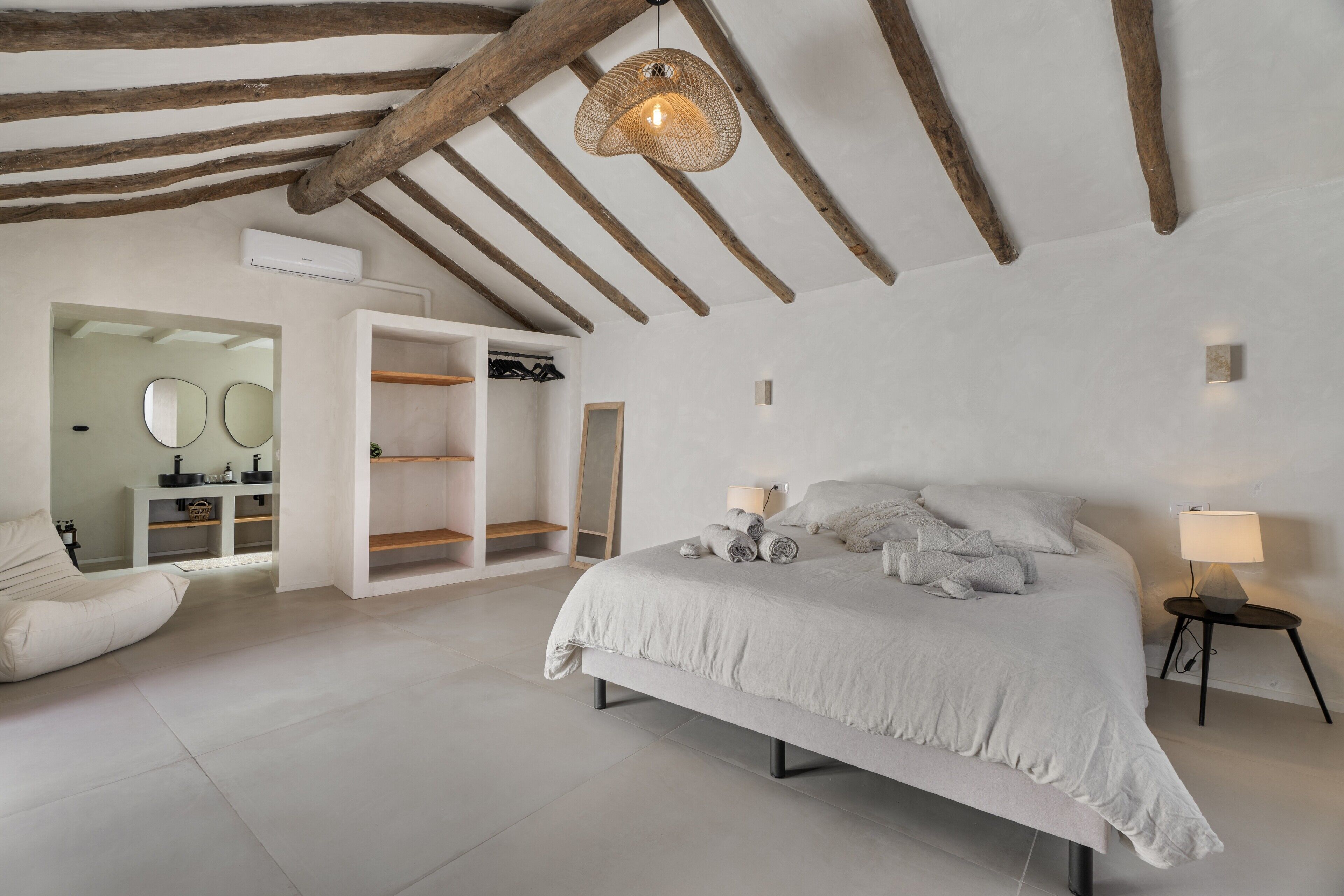 3 bedrooms, iron/ironing board, free WiFi, bed sheets