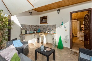 Interior - Country House 'Kina' with Private Pool, Wi-Fi and Air Conditioning (Castiglione di Sicilia)