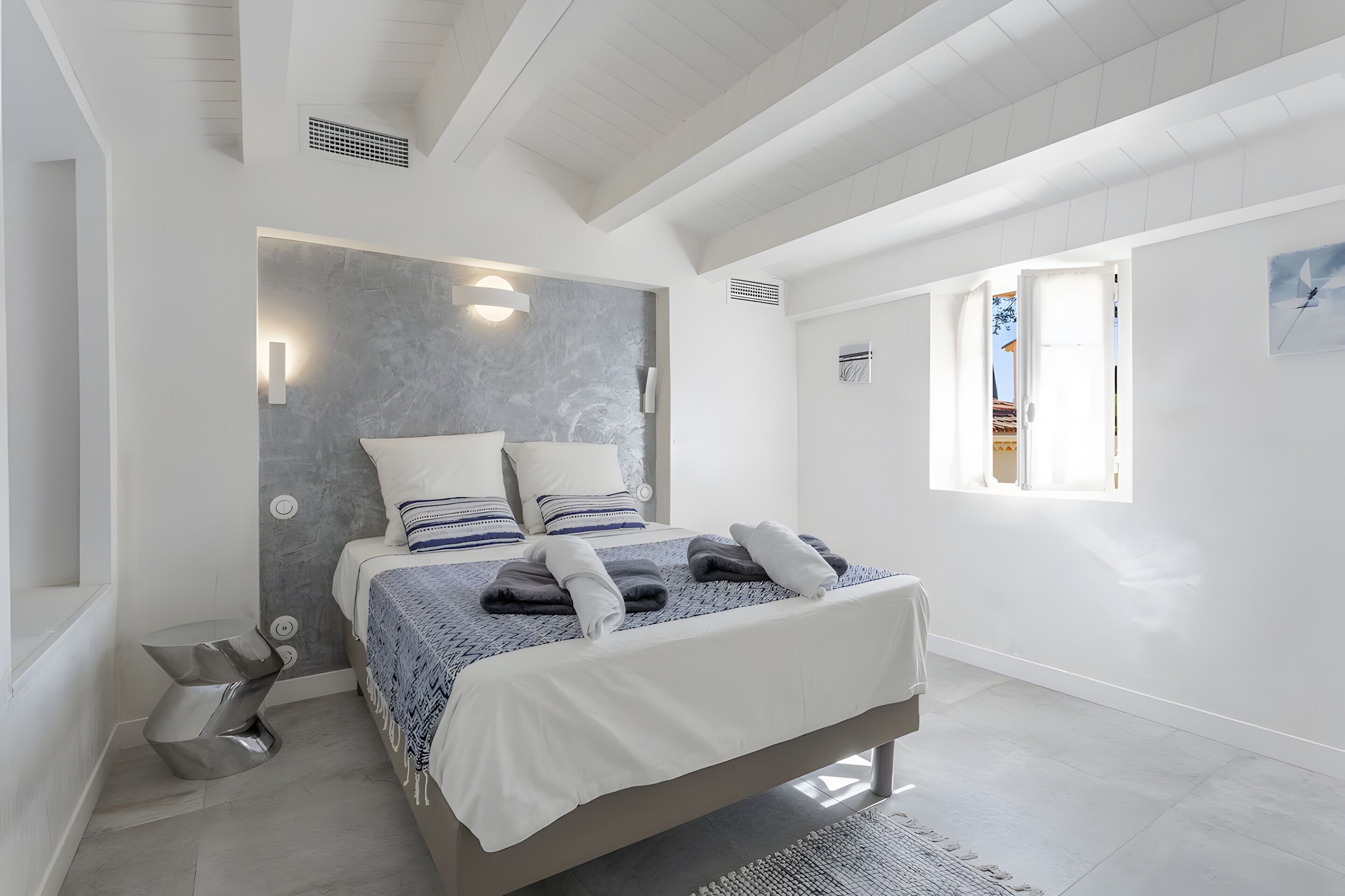 8 bedrooms, iron/ironing board, free WiFi, bed sheets