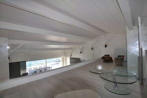 Interior - Villa 'Baraka' with Sea View, Wi-Fi and Air Conditioning (Sainte-Maxime)