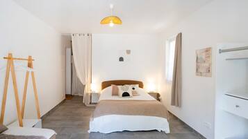 1 bedroom, iron/ironing board, free WiFi, bed sheets