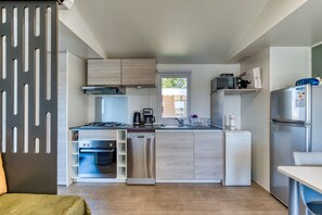 KĂŒhlschrank, Mikrowelle, Ofen, GeschirrspĂŒler