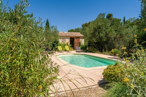 Pool - Villa 'Gite De Camp Chéri' with Shared Pool, Wi-Fi and Air Conditioning (Sommières)