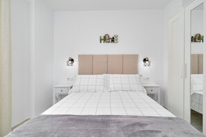 3 bedrooms, iron/ironing board, free WiFi, bed sheets
