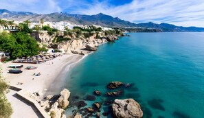 Beach nearby - Apartment Suzanne newly furbished town centre apartment  (Nerja)