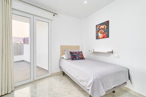 3 bedrooms, iron/ironing board, free WiFi, bed sheets - Apartment Suzanne newly furbished town centre apartment  (Nerja)