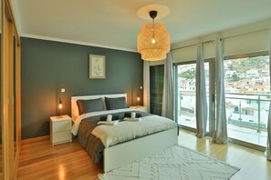 4 عدّة غرف نوم وخدمة الإنترنت