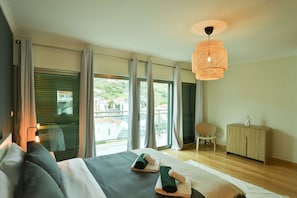 4 عدّة غرف نوم وخدمة الإنترنت