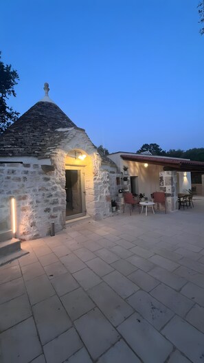 Terrace/patio - Villa '' with Private Terrace, Wi-Fi and Air Conditioning (Putignano)