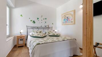 2 bedrooms, iron/ironing board, WiFi (free), bed sheets