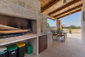 Outdoor dining - Villa '' with Private Terrace, Wi-Fi and Air Conditioning (Putignano)