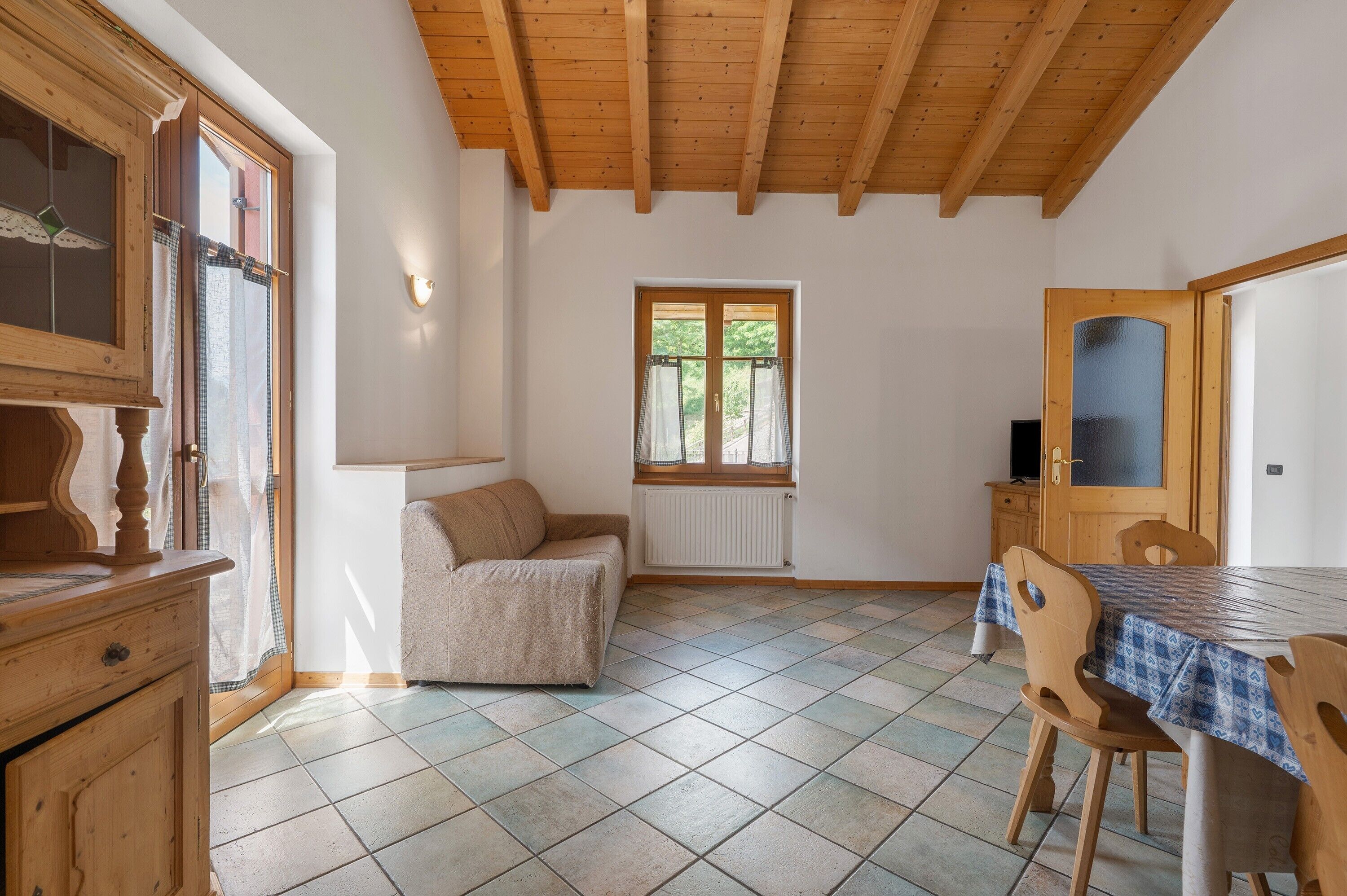 Appartement "Appartamento Red Star" Avec Vue Sur Les Montagnes, Jardin Partagé Et Wi-fi - Cles