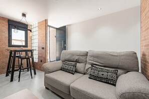 TV - Apartment 'La Mihilla' with Mountain View, Wi-Fi and Air Conditioning (Malaga)