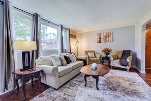 Smart TV - 5BR Home Near RIT & U of R Sleeps up to 12 (Rochester)