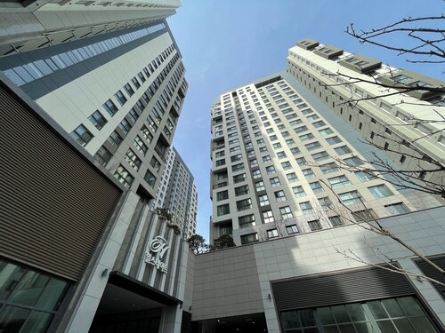 Stylish Mount Air Condo: 3 Bedrooms, 2 Bathrooms, 4 Air Conditioners, 65-inch TV