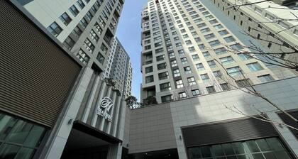 Stylish Mount Air Condo: 3 Bedrooms, 2 Bathrooms, 4 Air Conditioners, 65-inch TV