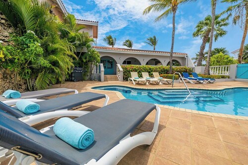 Arashi Sunsets Villa ~ Steps 2 Beach ~ PrivatePool
