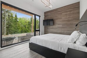 6 bedrooms, iron/ironing board, WiFi, bed sheets