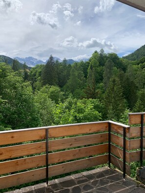 Property grounds - Apartment 'Bruna' with Mountain View, Private Terrace and Wi-Fi (Forno di Zoldo)