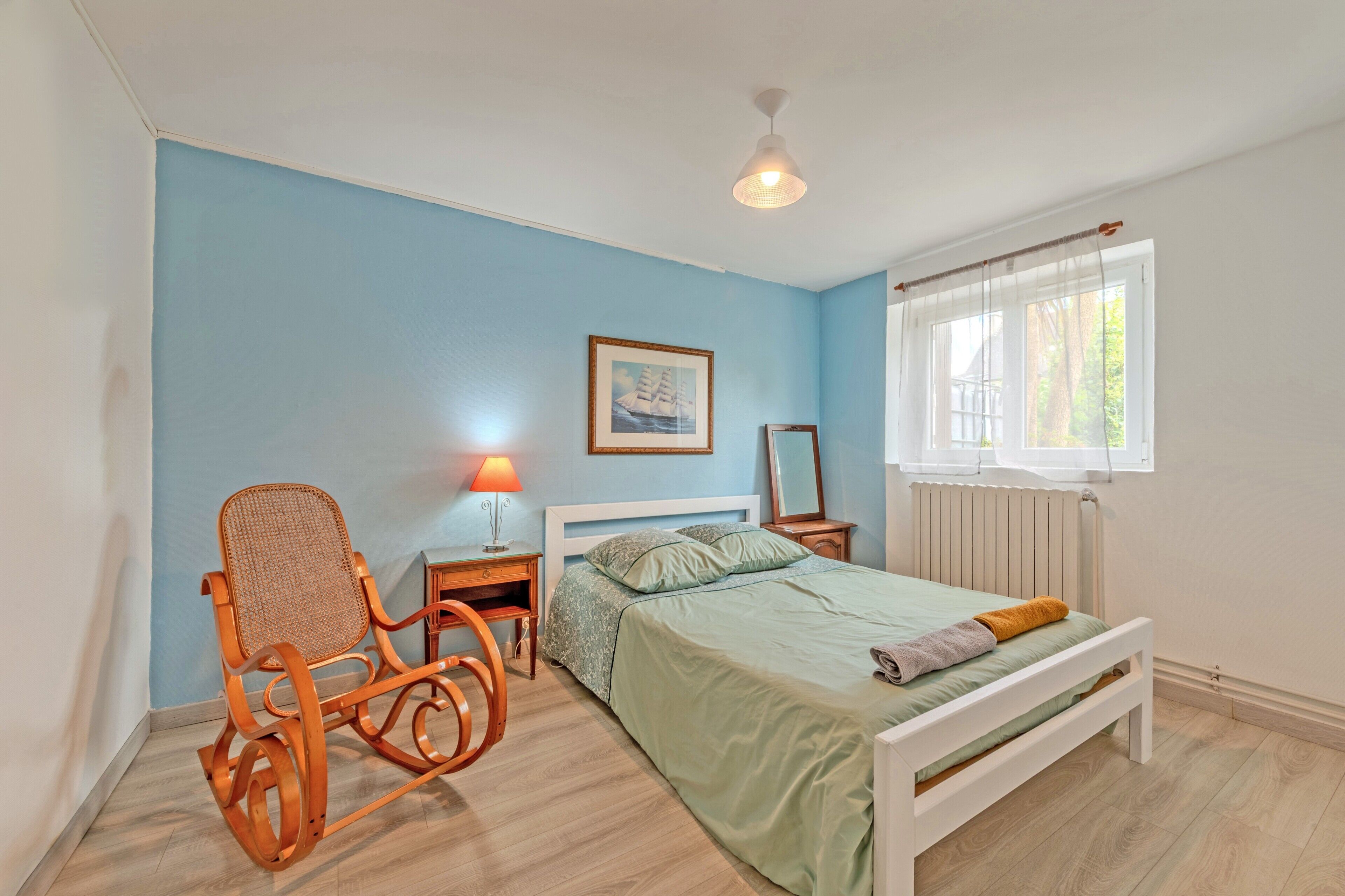 2 habitaciones, tabla de planchar con plancha y wifi gratis 