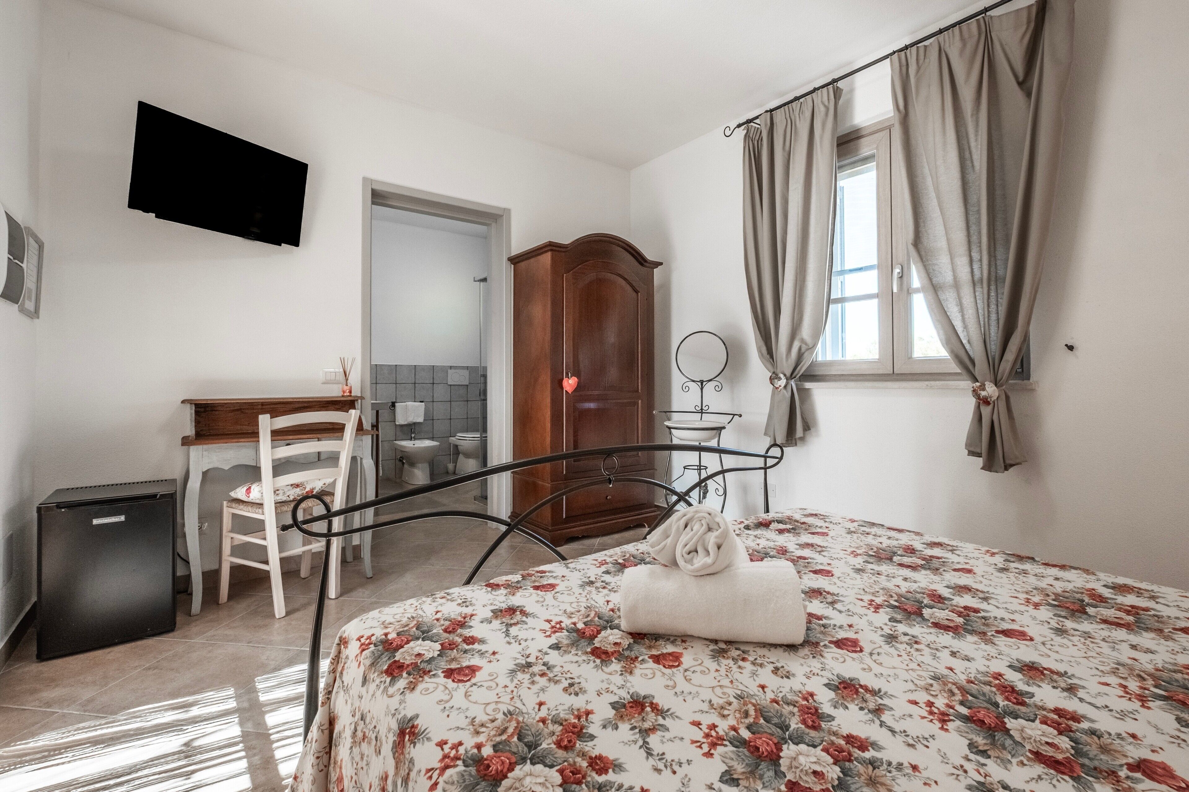 1 bedroom, free WiFi, bed sheets