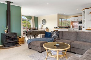 Smart TV, fireplace - Lake house with panoramic view (Taupo)