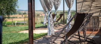 Room 'Giusti - 5 Sughera' with Shared Garden, Wi-Fi and Air Conditioning
