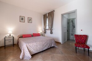 1 bedroom, free WiFi, bed sheets, wheelchair access - Room 'Giusti - 3 Leccio' with Shared Garden, Wi-Fi and Air Conditioning (Magliano in Toscana)