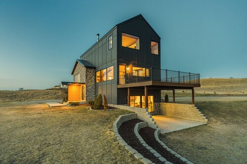 New Modern Farmhouse with Epic Views